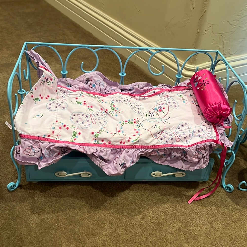 Doll bed